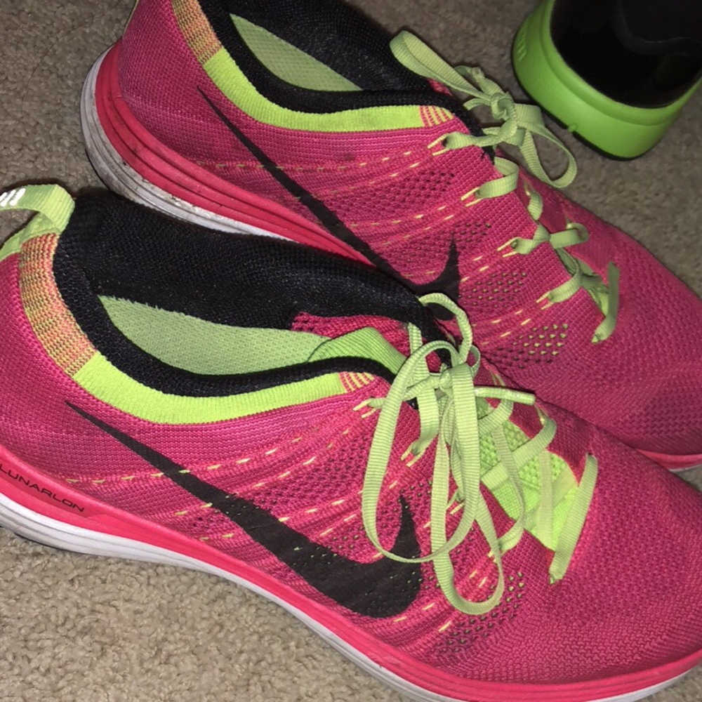Nike flying tennis shoes
